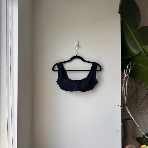 SKIMS Shaping Swim Unlined Underwire Bikini Top in Onyx size Small - Picture 5 of 15